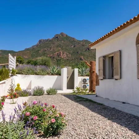 Su Entu With Garden Close To The *